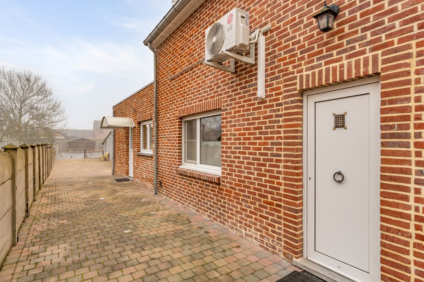 Halfvrijstaande gezinswoning op een perceel van 4a67ca op een rustige locatie te Dilsen-Stokkem. 