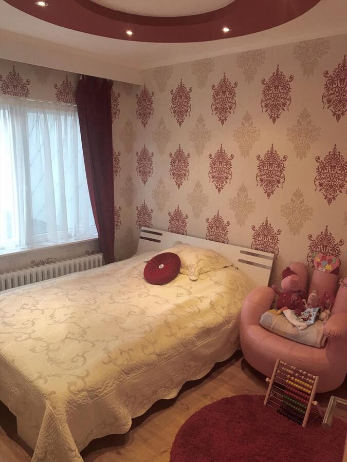 MOOI GERENOVEERDE WONING MET TUIN  AAN STADSRAND 