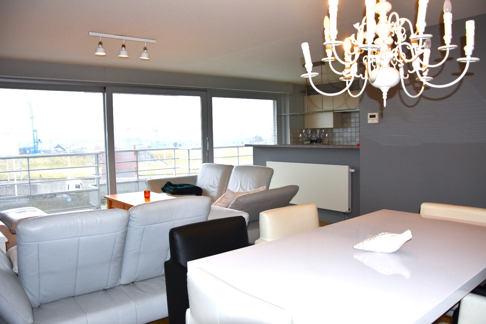 gemeubeld appartement met 2 slaapkamers 