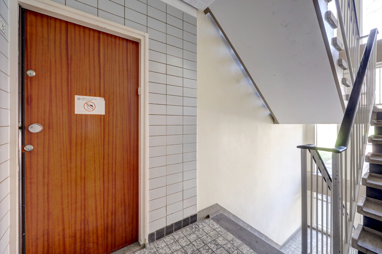 4-kamer appartement op de 1e verdieping, met 2 balkons, berging in de onderbouw en gelegen op eigen grond! 