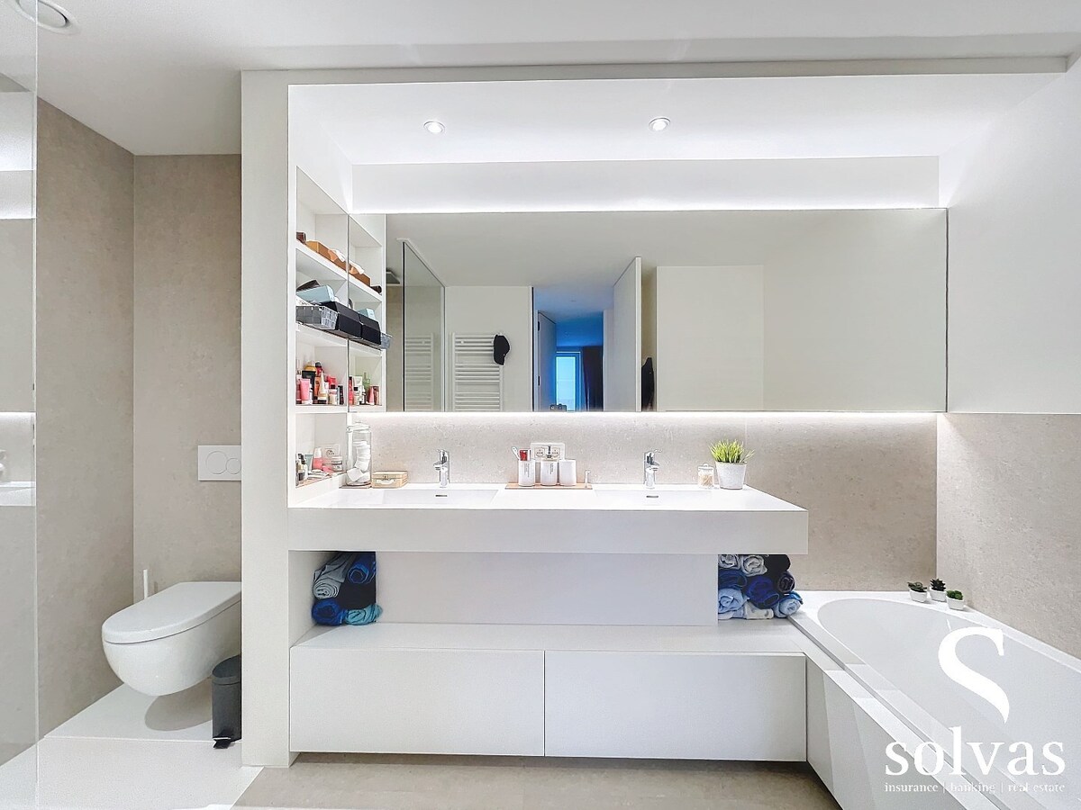 Ruim en luxueus appartement in hartje Zomergem 