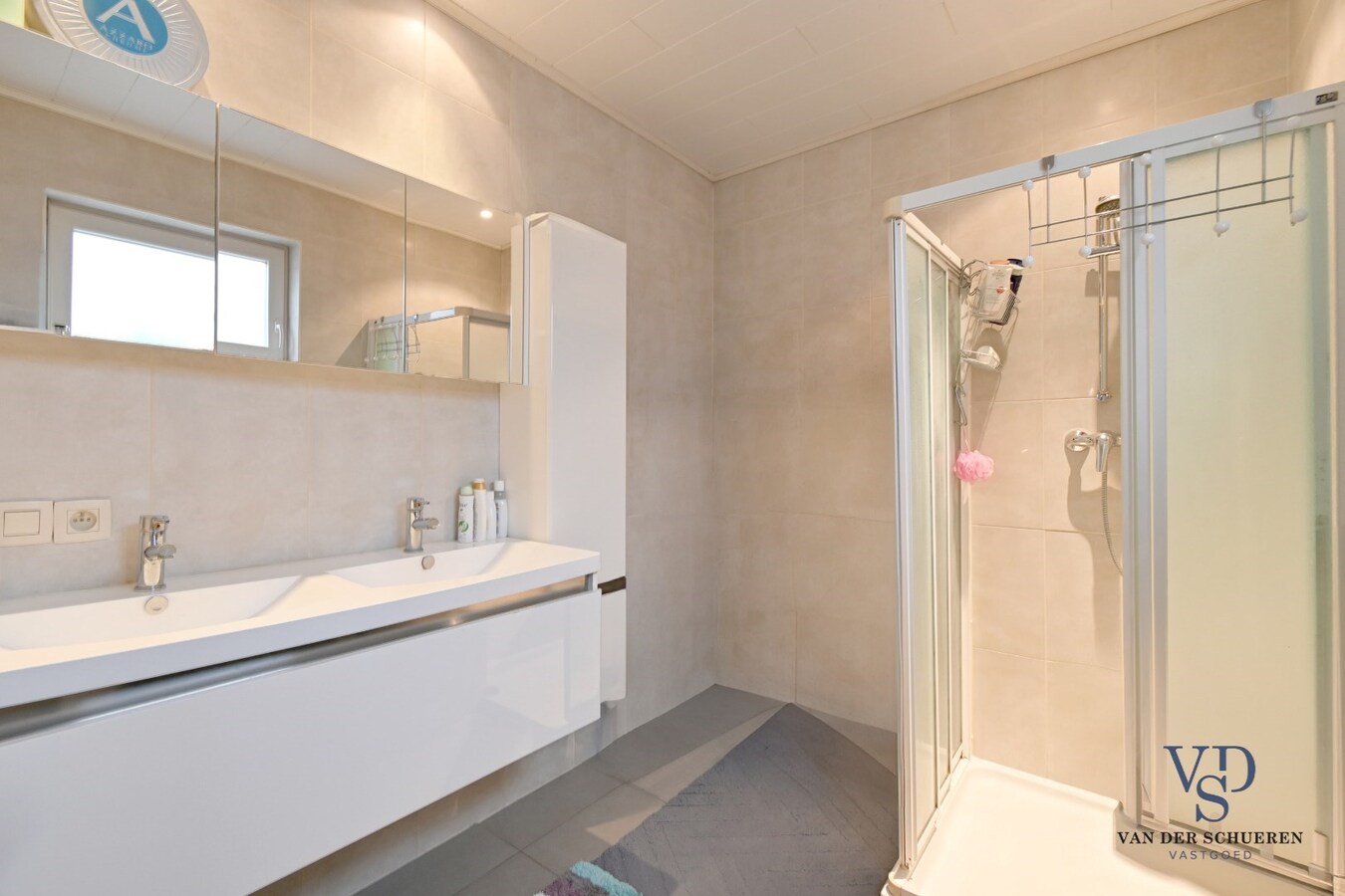 Gezellige woning (met garage achteraan). 