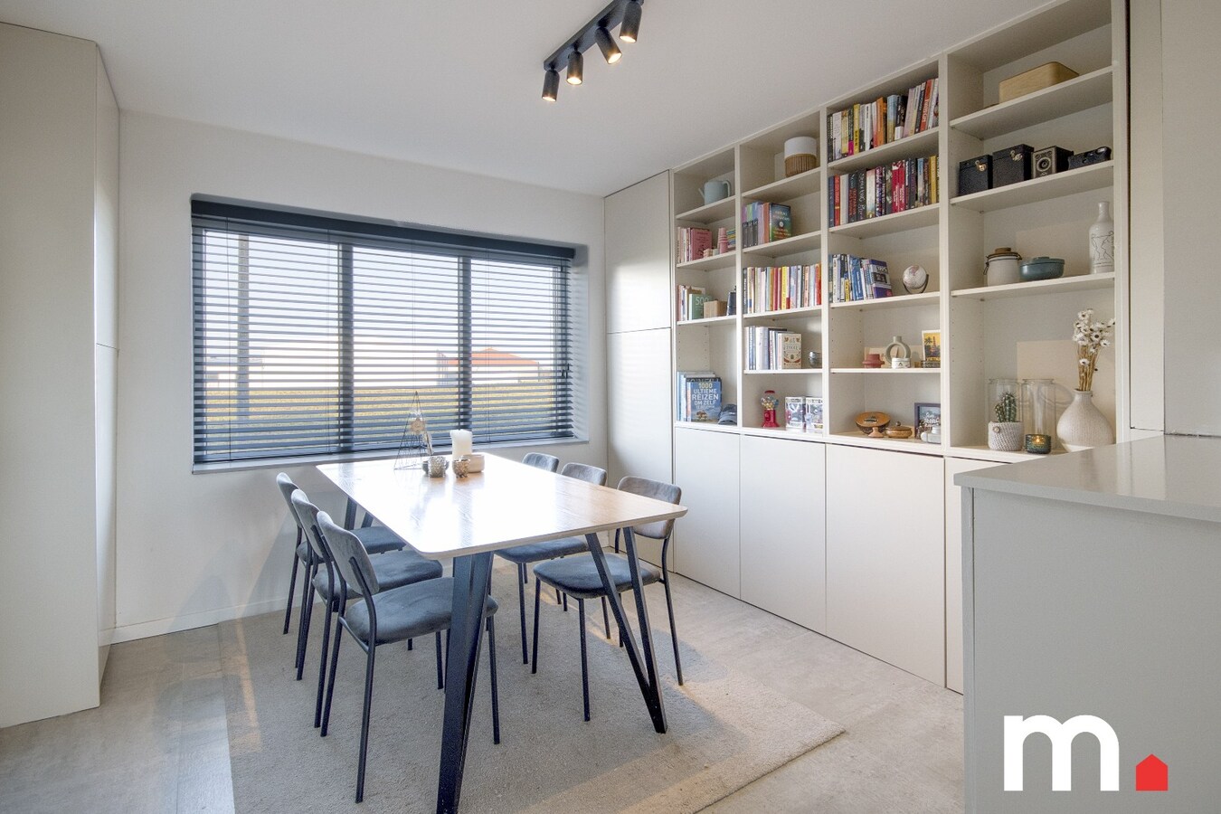 Top gerenoveerde halfopen woonst met ruime tuin te Waregem ! 