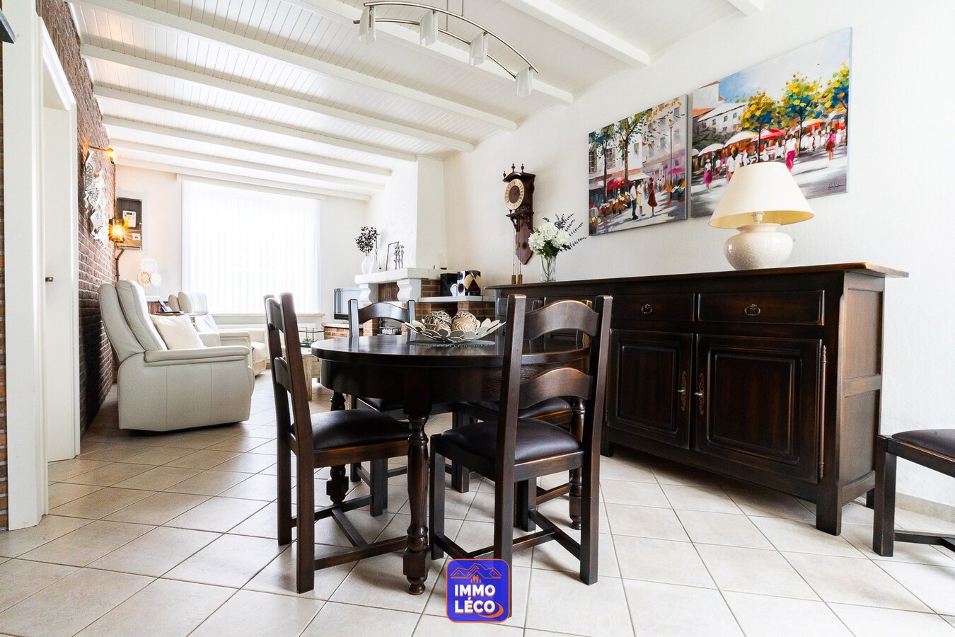 Maison en excellent état d'entretien avec grand jardin et garage attenant ! 