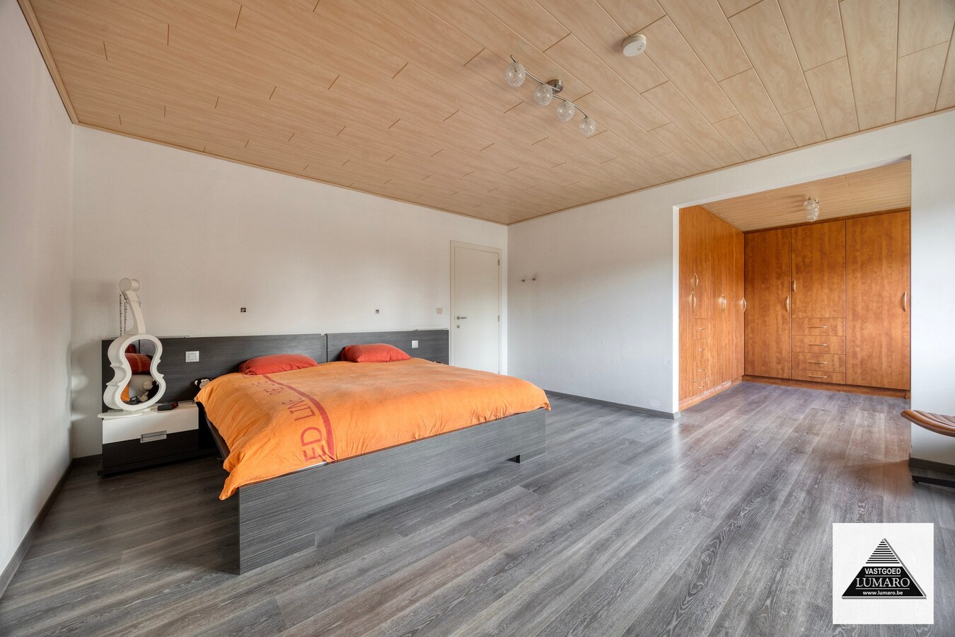 Instapklare villa met zwembad. Landelijke ligging in Leut (Maasmechelen). 