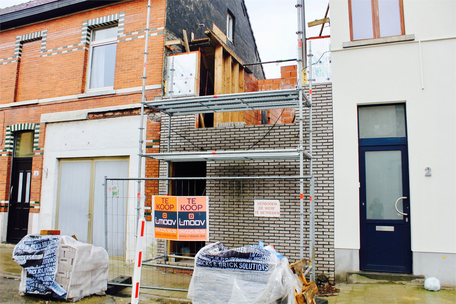Af te werken woning op perfecte ligging 