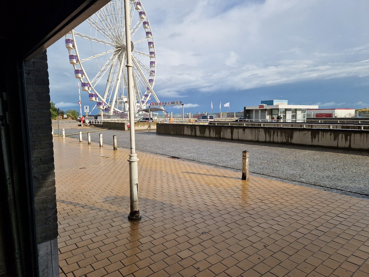 Garage for sale under the sea dike 