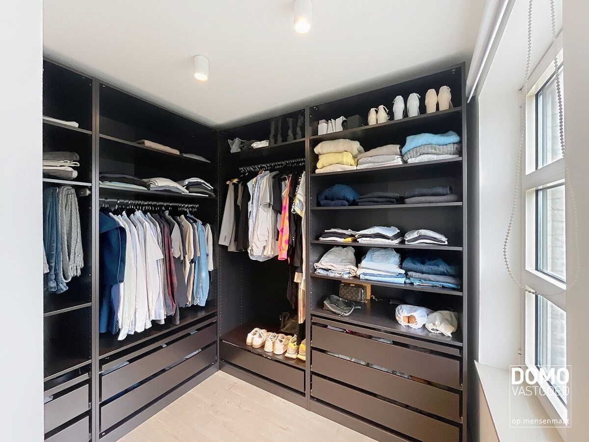 INSTAPKLARE GEZINSWONING MET 3 (MOGELIJK 4) SLAAPKAMERS EN EPC - LABEL A TE NEEROETEREN 