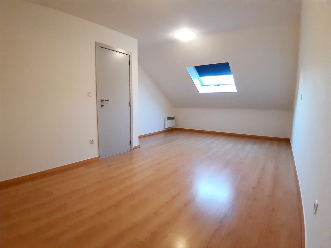 Gunstig gelegen duplex appartement te Genk 