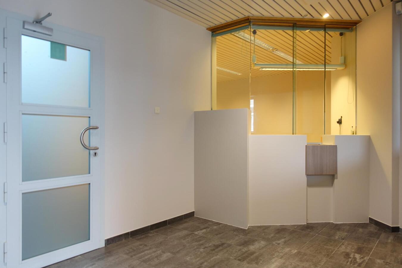 Polyvalente handelsruimte in dorpskern 