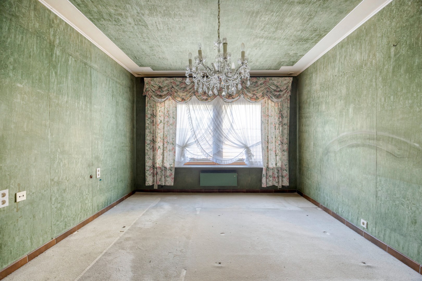 BUNGALOW – 2/4 kamers, dubbele garage &amp; kelders – 1650 BEERSEL 