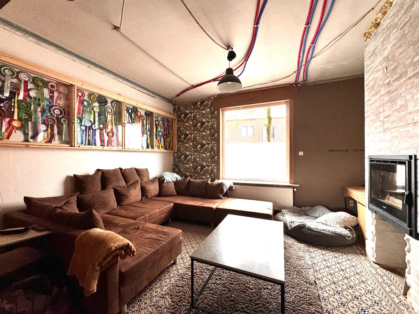 Gezinswoning met 4 grote en 1 kleine slaapkamer, garage en grote tuin 