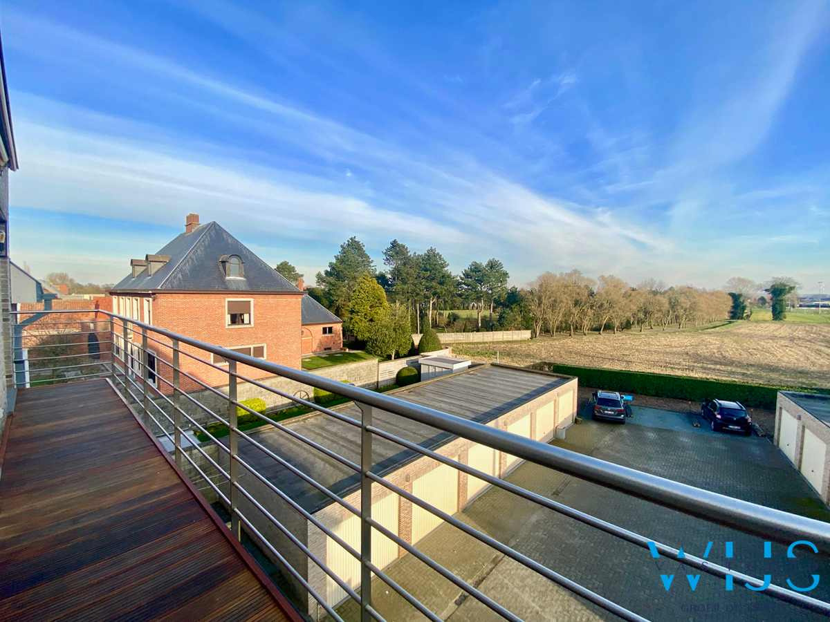 Instapklaar 3 slaapkamerappartement met garage in hartje Assenede ! 