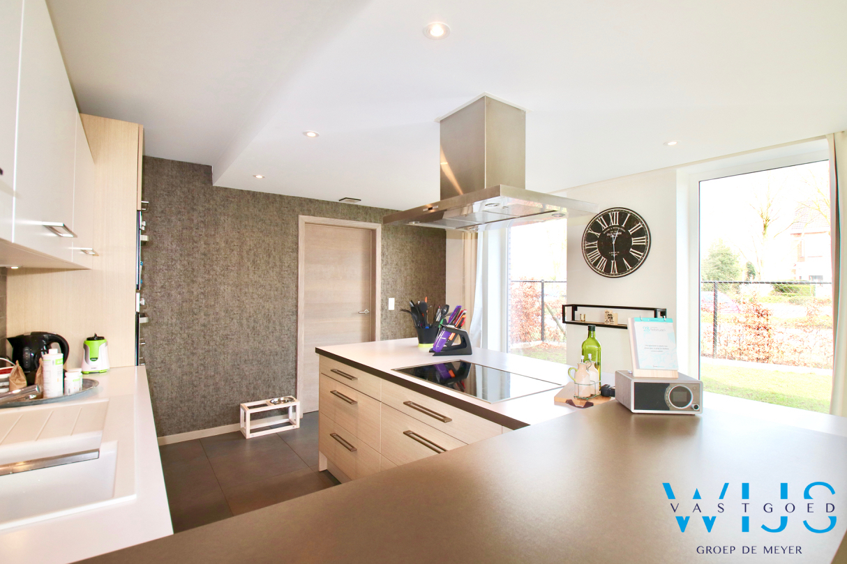 Recente ALLEENSTAANDE woning in hartje KLUIZEN 