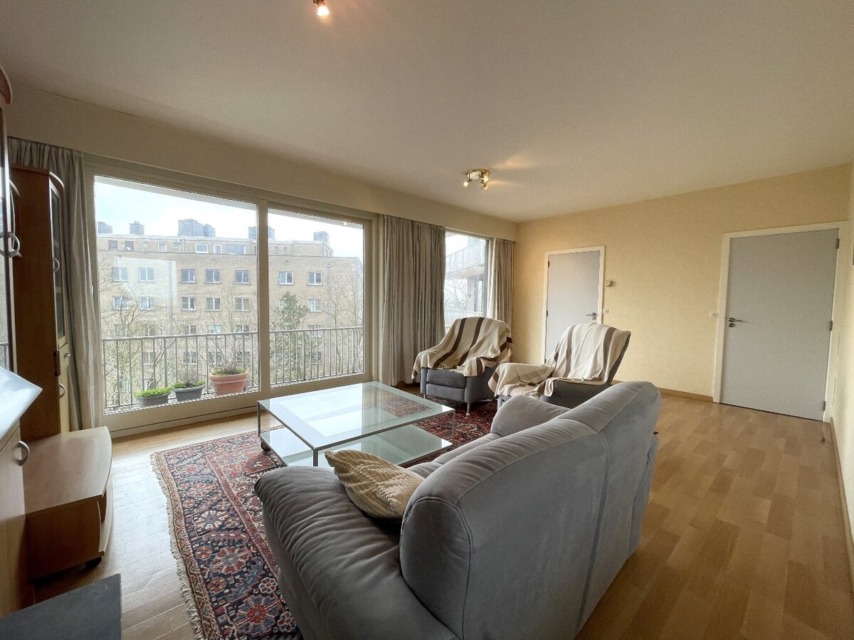 Appartement met 2 slaapkamers en autostaanplaats te Roeselare 