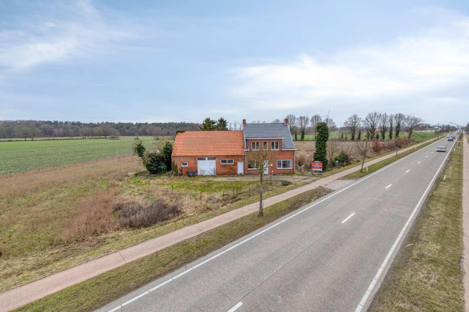Te renoveren woning in een landelijk gebied in Geel op een perceel van 9.334m² 