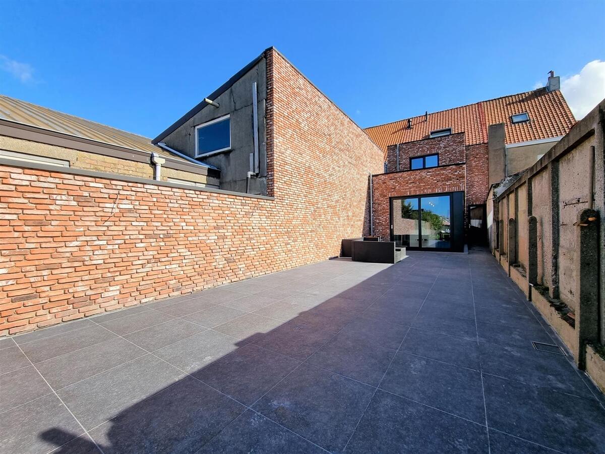 Knap gerenoveerde woning met grote tuin en oprit - Dudzele 