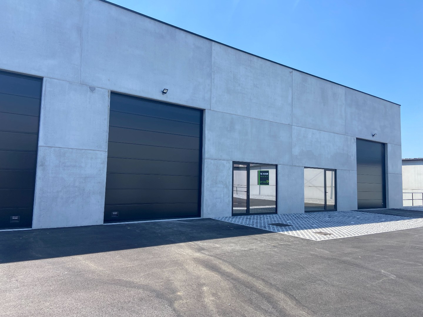 Te huur  – KMO-unit / Magazijn in Sint-Eloois-Vijve 