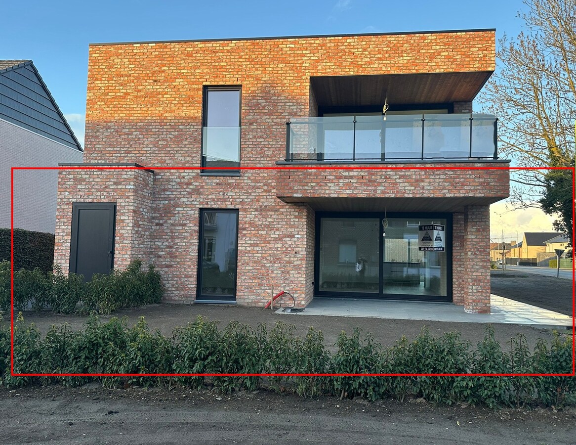 OPTIE!  NIEUW  gelijkvloers appartement met 3 slaapkamers en tuin. 