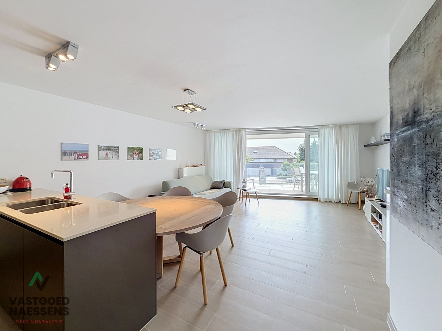 SCHITTEREND 2 SLPK APP MET ZONNIG TERRAS IN RECENT GEBOUW 