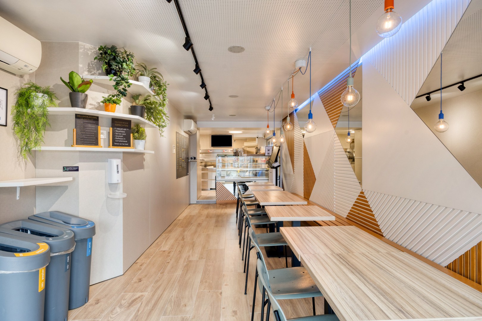 Opbrengsteigendom met handelspand en 3 appartementen te koop in Heverlee op een super ligging! 