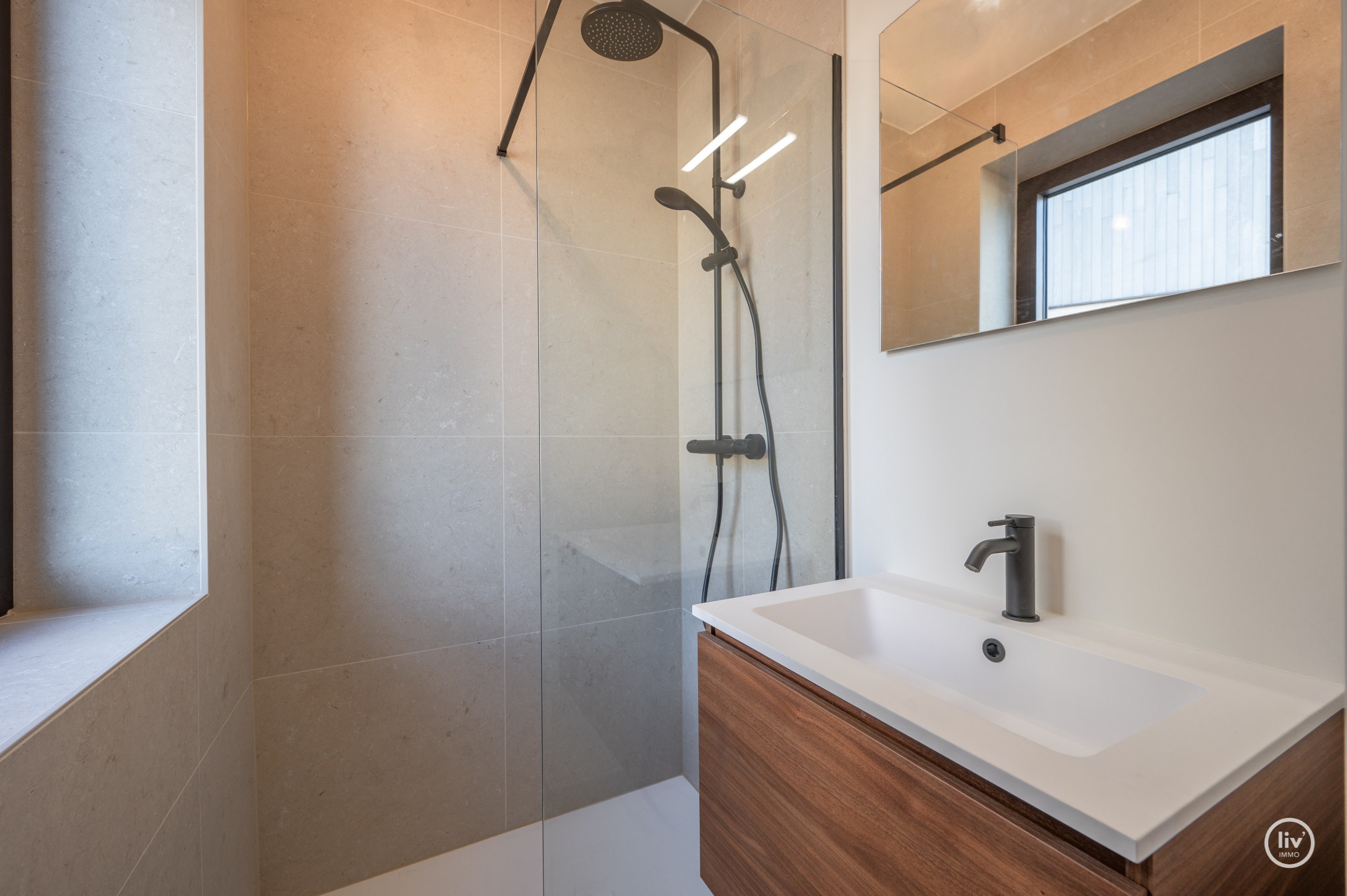 Centraal gelegen nieuwbouw-appartement in de residentie Maurice (met mogelijkheid tot aankoop van een inpandige autostaanplaats). 