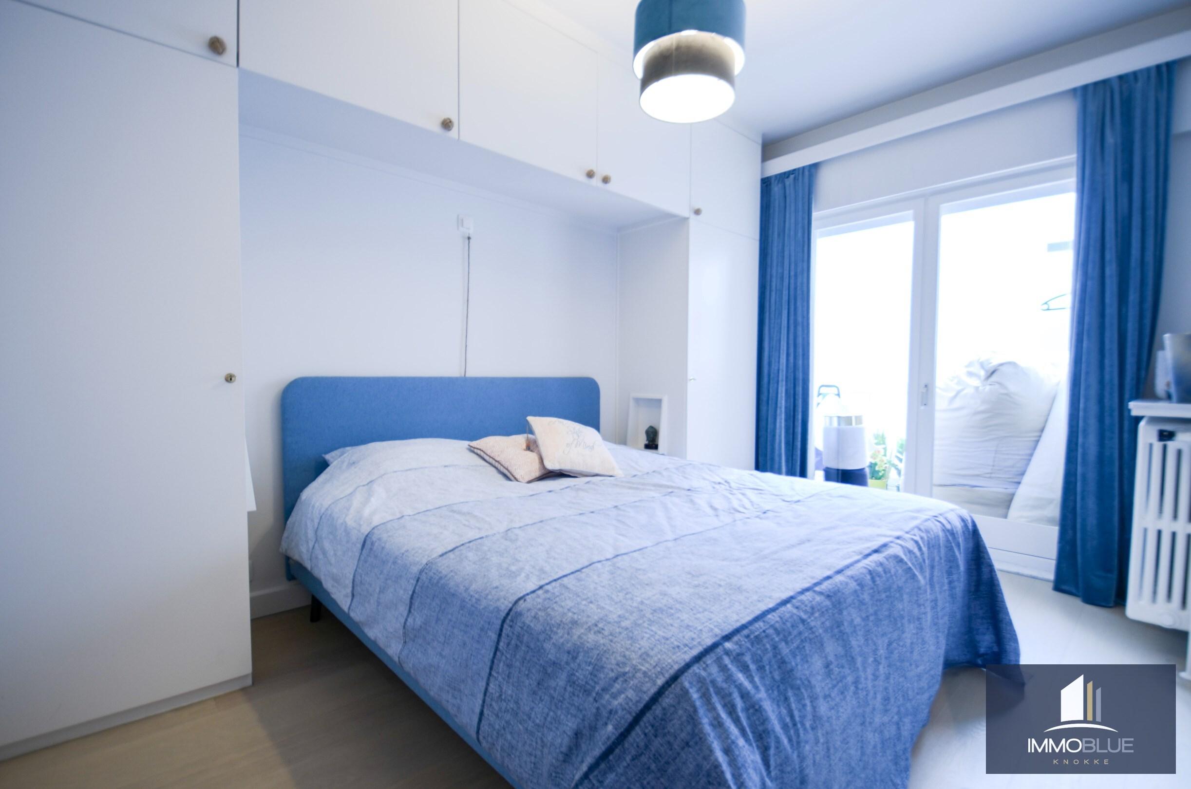 Appartement avec vue frontale sur la mer, situé dans une résidence prestigieuse au Zoute. 