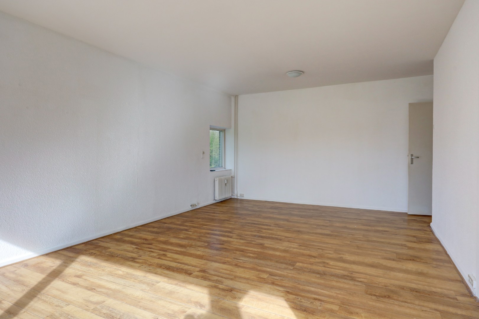 4-kamer appartement op de 1e verdieping, met 2 balkons, berging in de onderbouw en gelegen op eigen grond! 