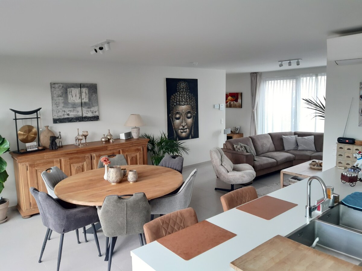 Ruim, energiezuinig 3- slaapkamer appartement. 