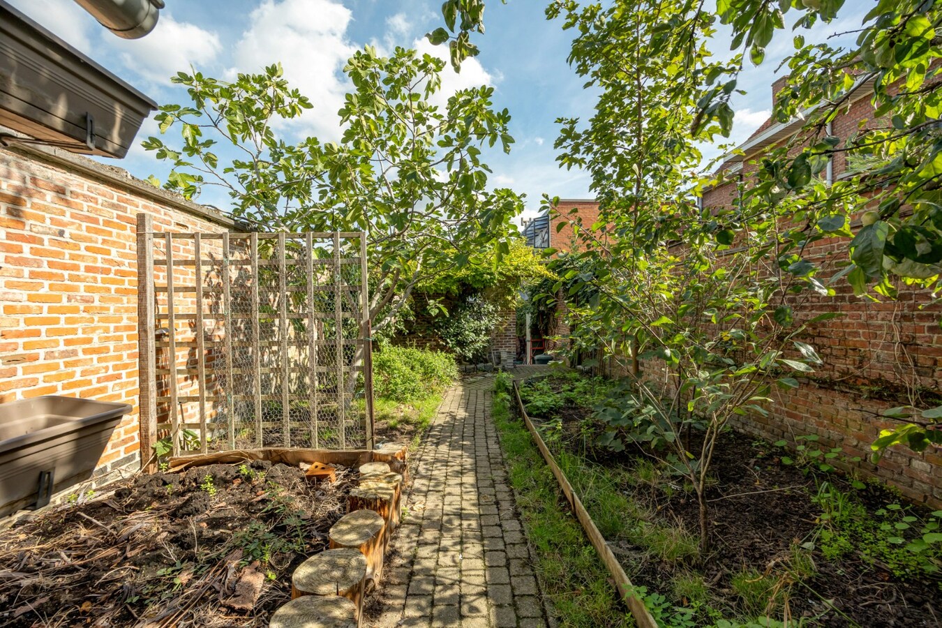 Charmante woning met tuin en garage te Hemiksem! 