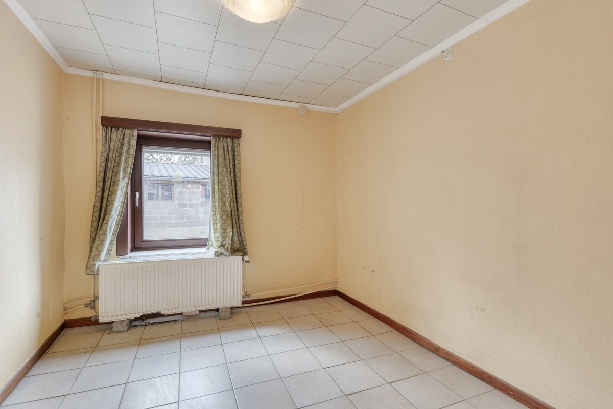 Mogelijkheid om te splitsen in 2 woningen - Half open bebouwing (hoeve) met 5 slaapkamers, tuin, terras en zeer ruime garage in Oorbeek (Tienen)! – EPC 730 kWh/m² - bewoonbare opp. 195 m² 