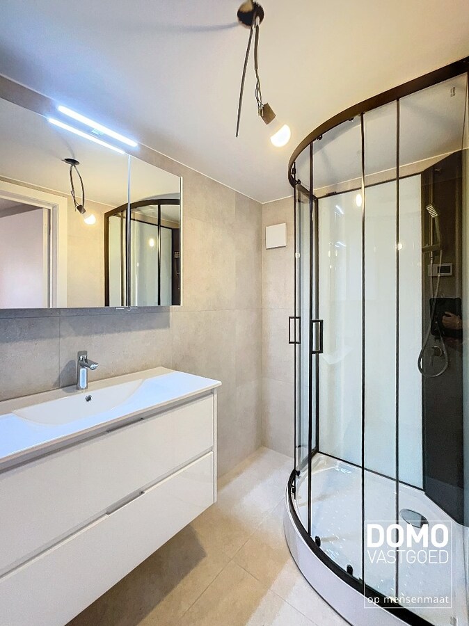 Ruime, energetisch gerenoveerde woning met open leefruimte, 4 slaapkamers en 2 badkamers te Kermt 