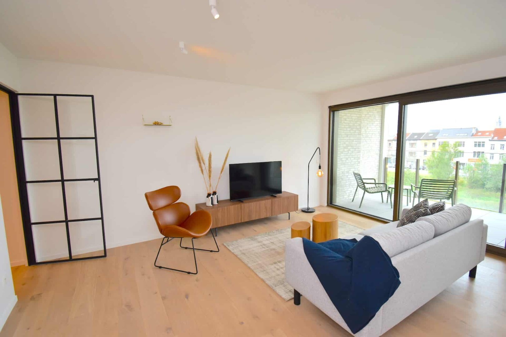 Volledig Ingericht 2 slaapkamerapp. met terras en staanplaats 