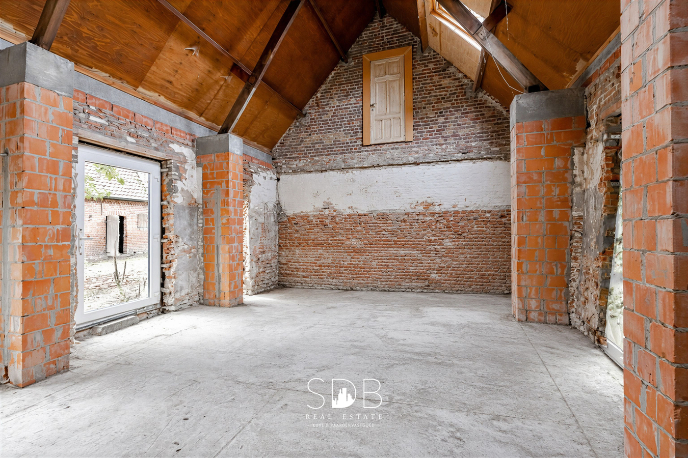 Authentieke hoeve met achterliggend groen op 5.192m² 