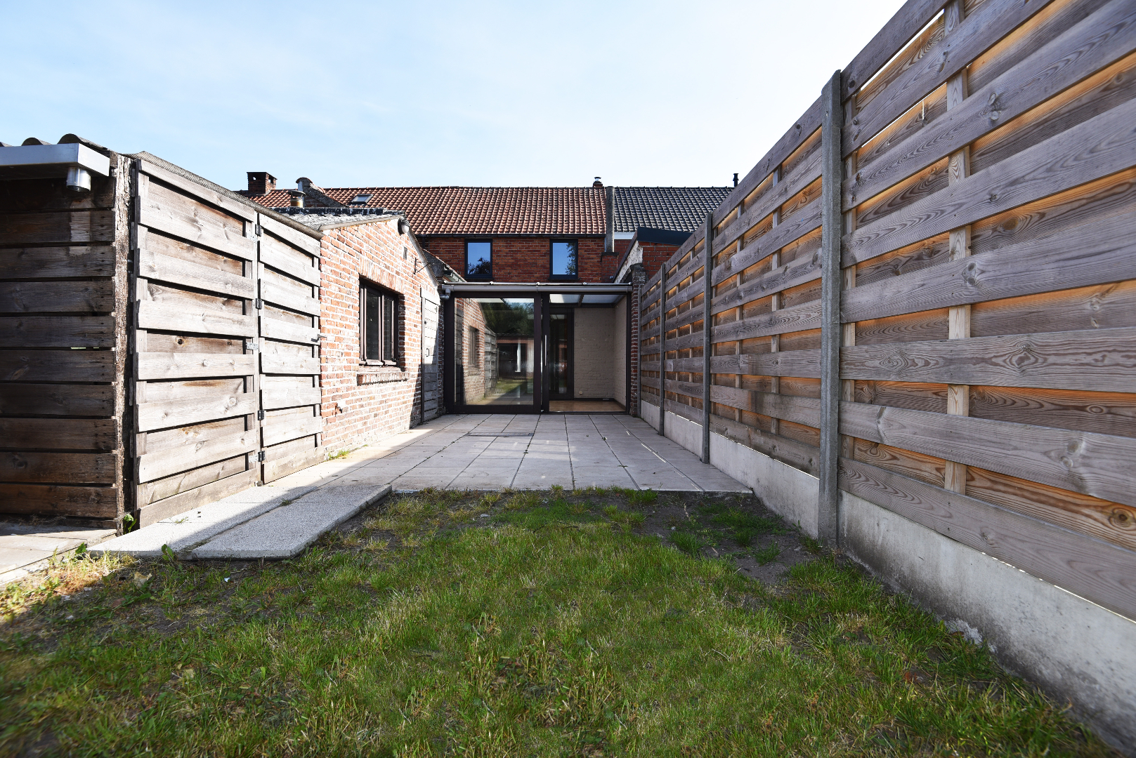 Op te frissen woning met 2 slpks, garage (55m²) en tuin te Balgerhoeke 