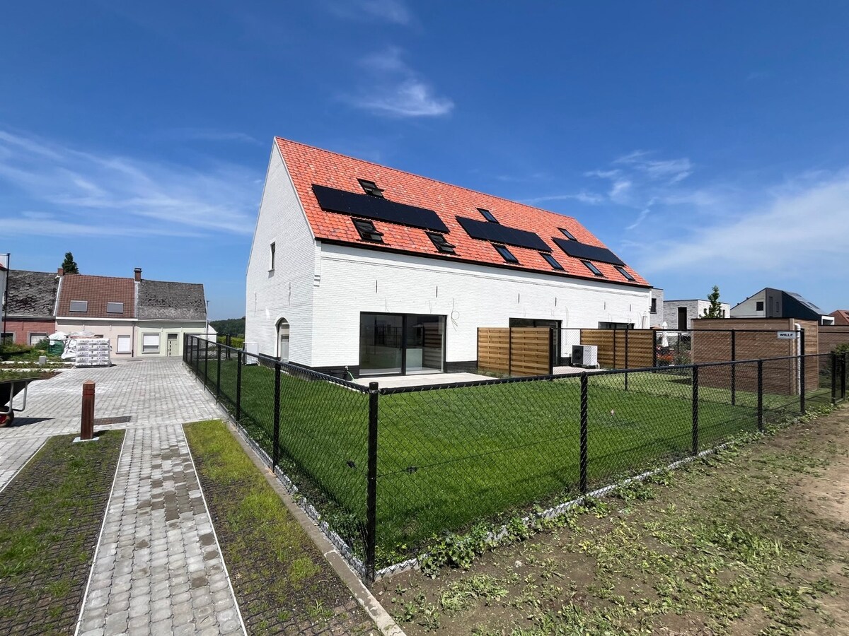 Nieuwbouwwoning in hoevestijl 