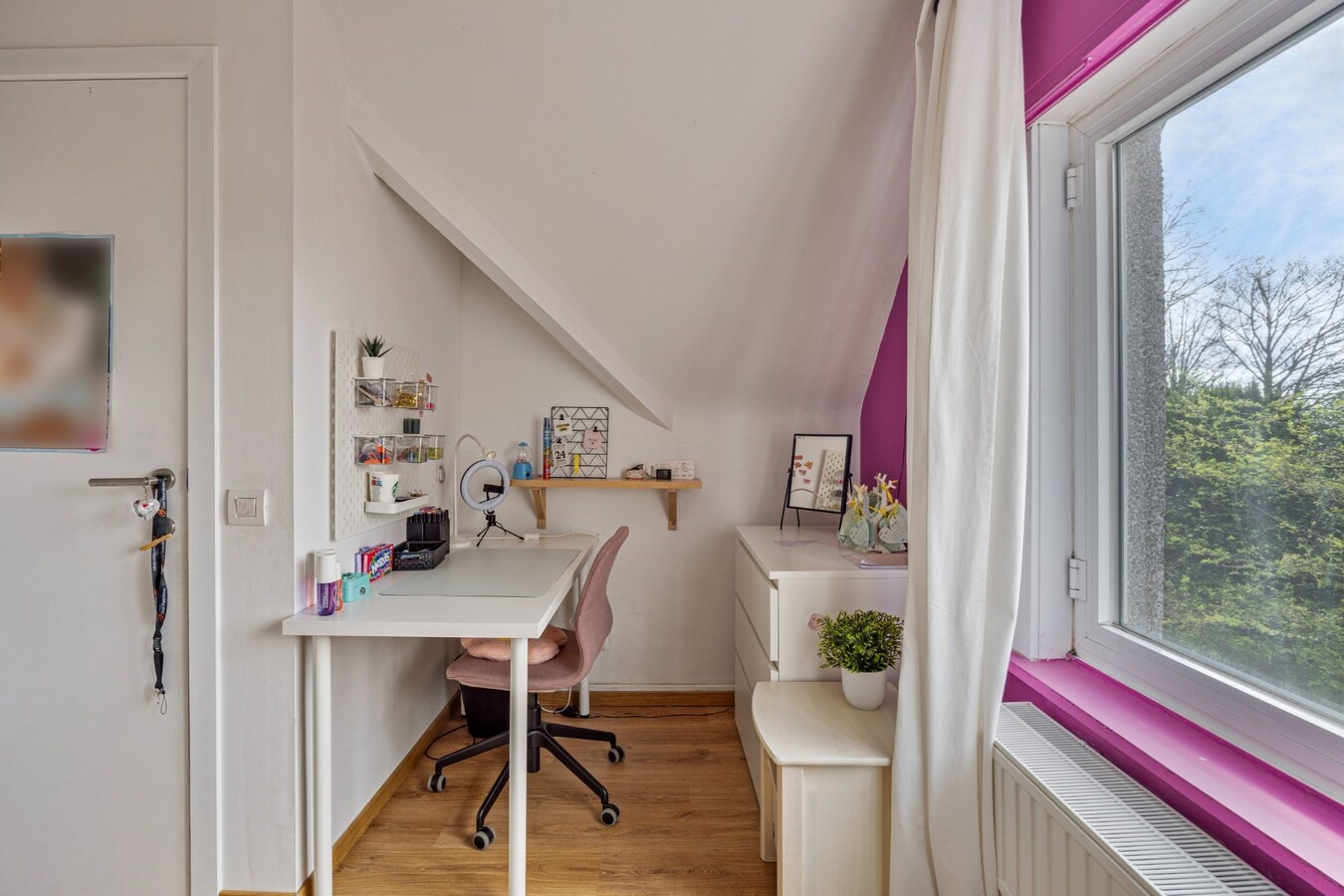 Residentieel gelegen, vrijstaande woning met praktijkruimte 