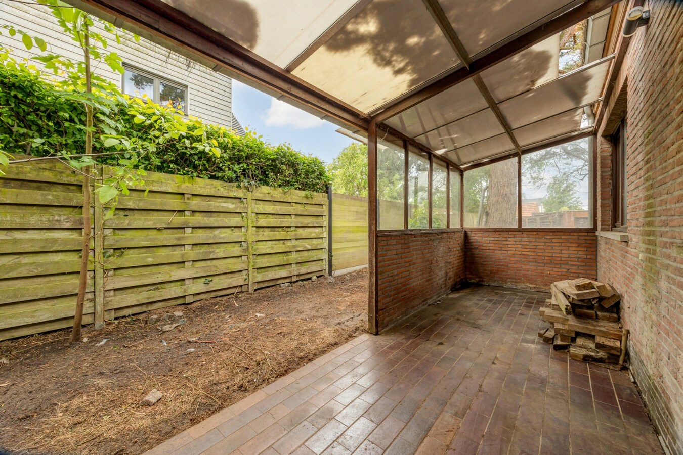 Charmante laagbouw woning met ruime tuin te Oelegem! 