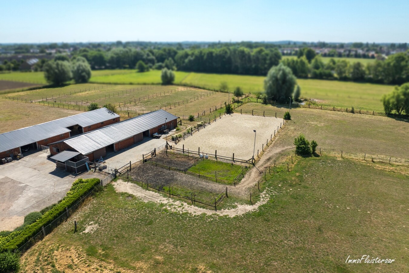 Unieke eigendom met paardenaccommodatie op 33.647 m² in Menen 