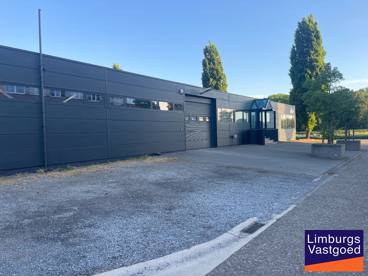 Industriële multifunctionele bedrijfsruimte van 1500m² in Hasselt met 2080 m² perceeloppervlakte en 50.00 parkeerplaatsen 