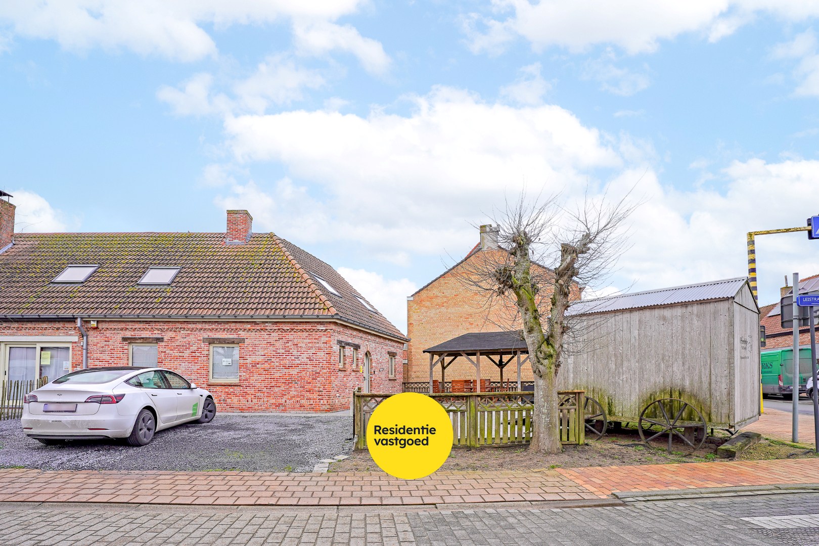 Instapklare halfopen bebouwing (2009) te Ramskapelle op 244 m². 