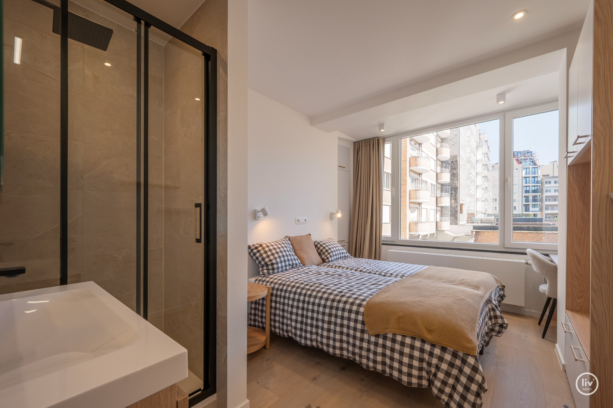 Prachtig gerenoveerd appartement nabij het Albertstrand met zijdelings zeezicht 