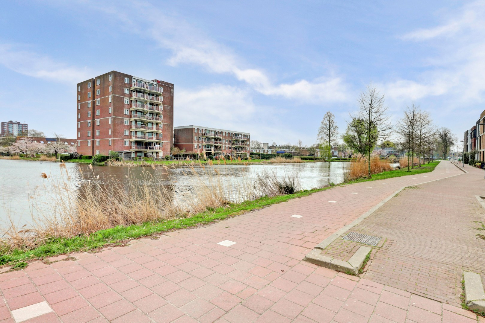 Energiezuinig (A++) en instapklaar 6-kamer gezinswoning met luxe keuken, vijf slaapkamers en zonnige tuin op het zuidoosten 