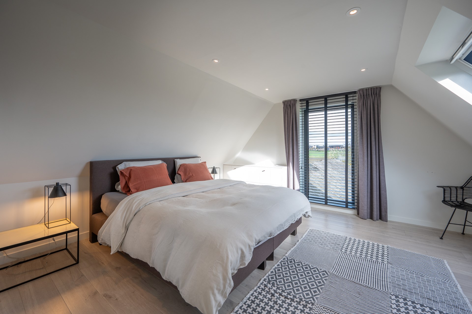 Propriété exceptionnelle et rénovée (5 510 m² de terrain) à proximité du centre de Knokke-Heist et bénéficiant d'une vue exceptionnelle sur les polders de Knokke. 