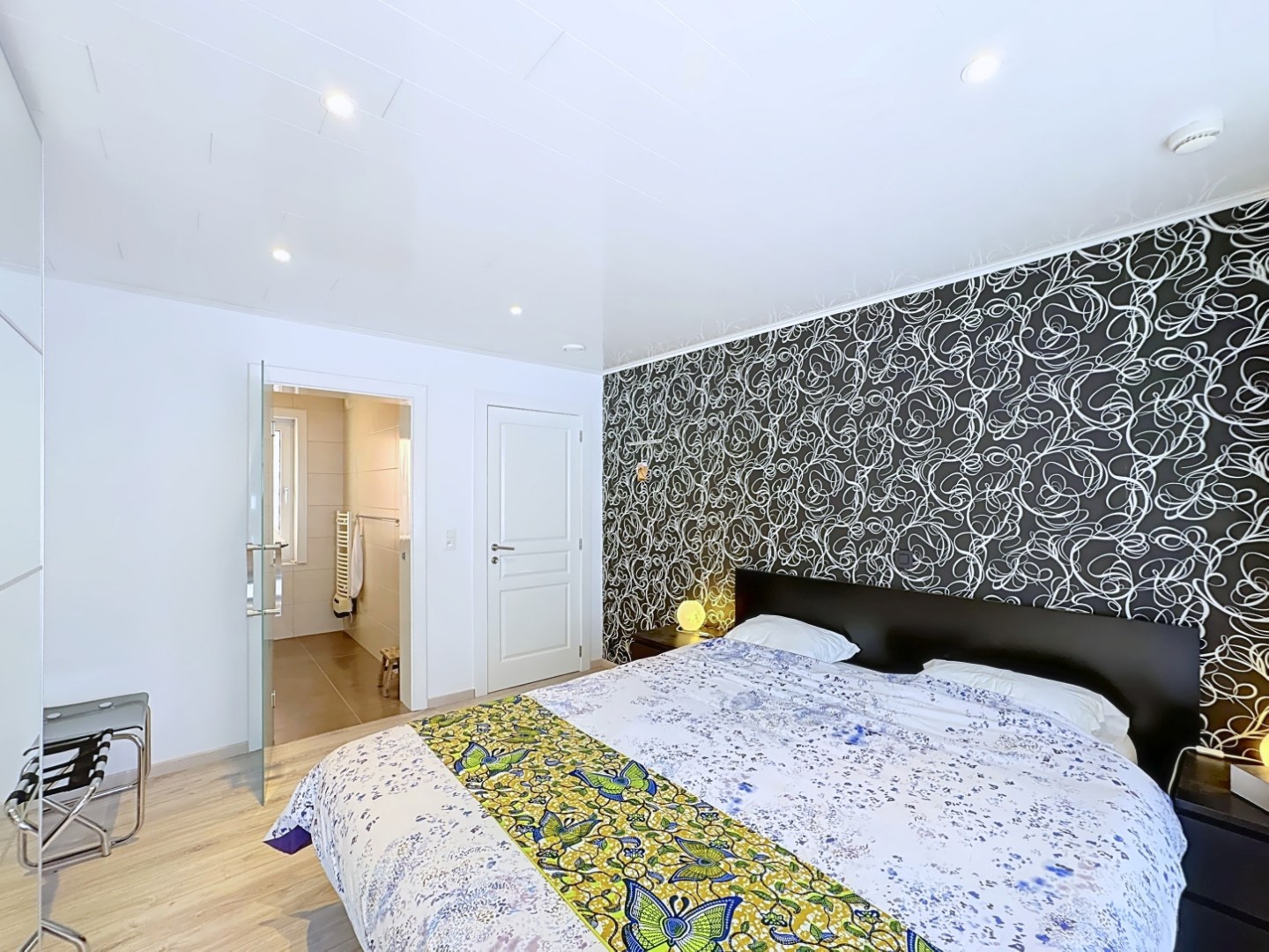 Ruime en centraal gelegen woning met dubbele garage 