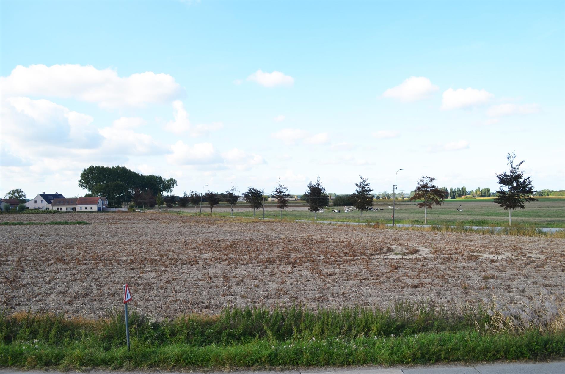 Te renoveren gezinswoning met 3 slpks, garage en tuin rustig gelegen te Bassevelde 