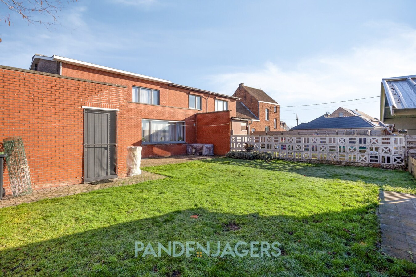 Ruime woning met 3 slaapkamers, garage en zuidgerichte tuin te Duffel-Oost 