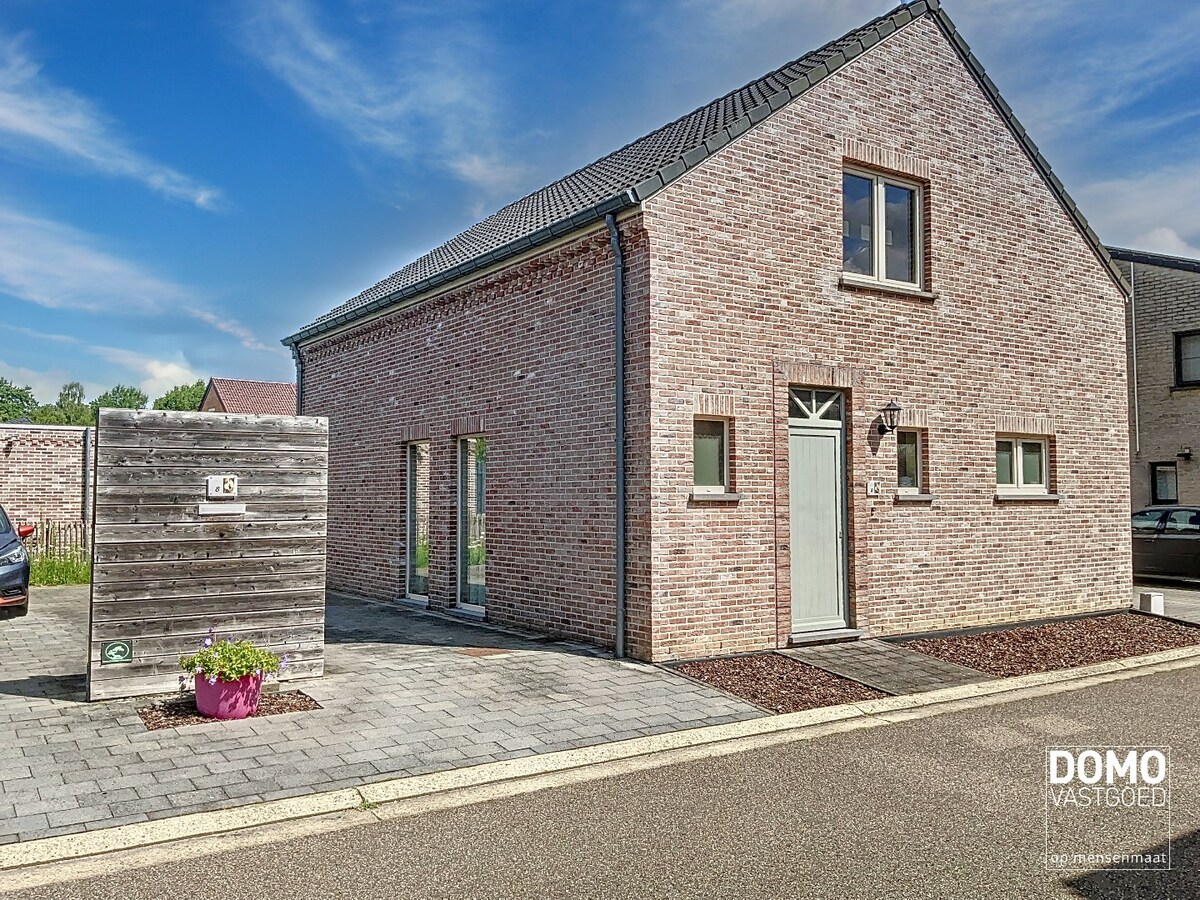 RUIME WONING MET 3 SLAAPKAMERS, TUIN EN RUIME PARKING IN SPALBEEK 