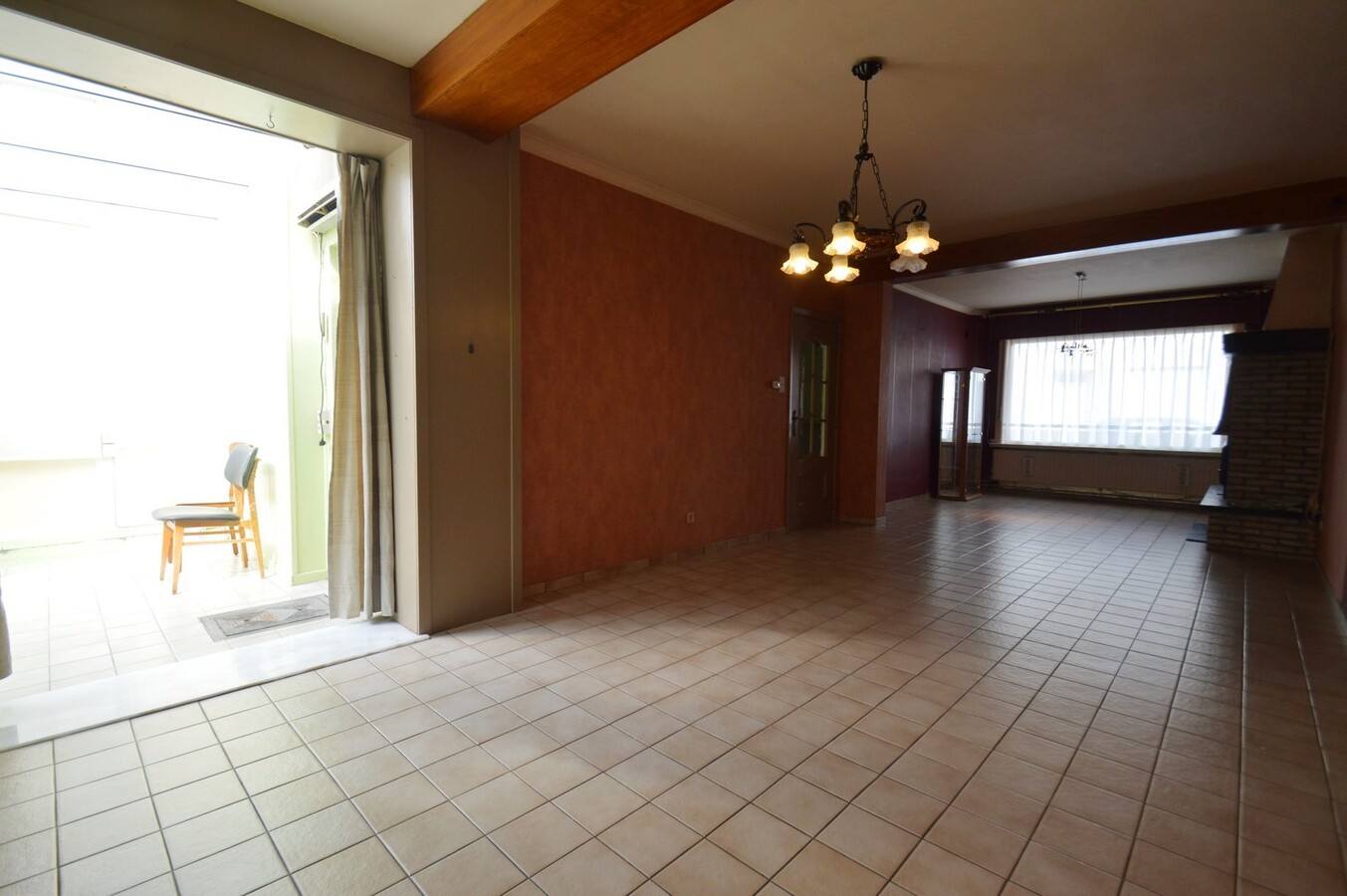 Zeer ruime gezinswoning met terras en garage - Heist 