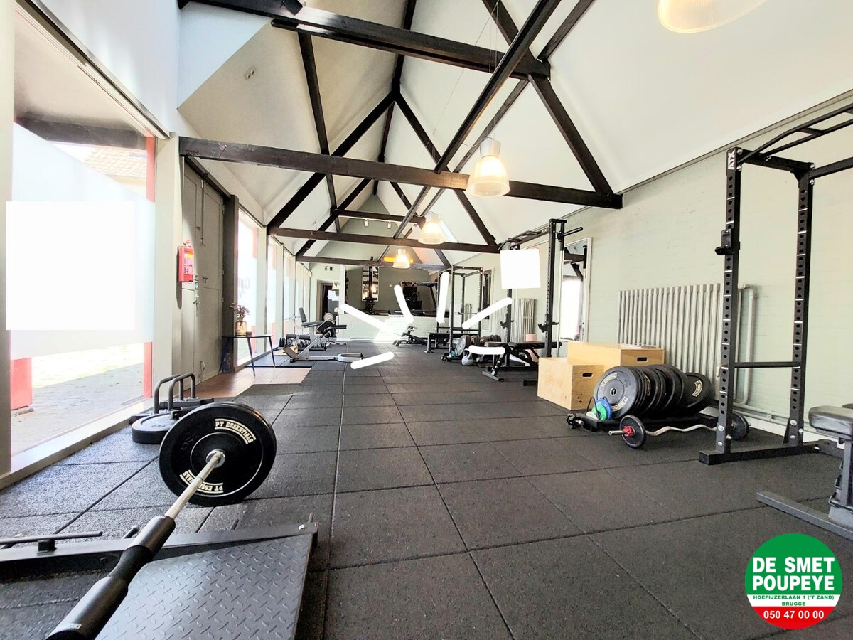 Kantoor - winkel - showroom - praktijk met' woonst 